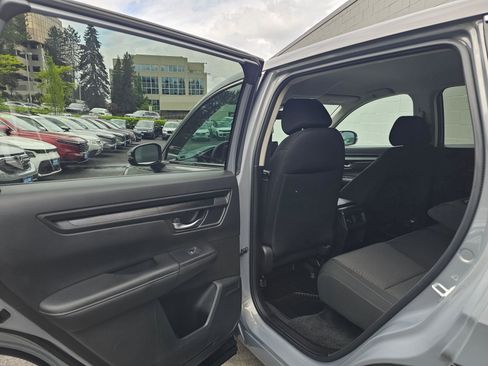 Used 2025 Honda CR-V LX image 17