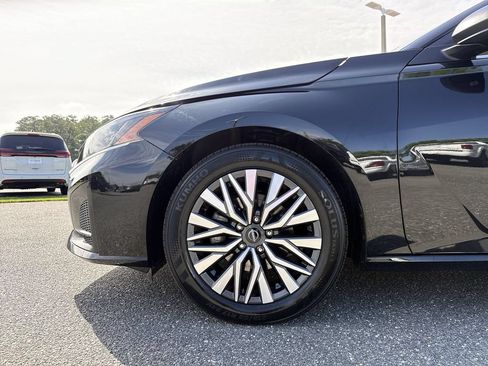 Used 2024 Nissan Altima 2.5 SV FWD image 12