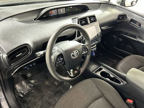 Used 2021 Toyota Prius LE image 12