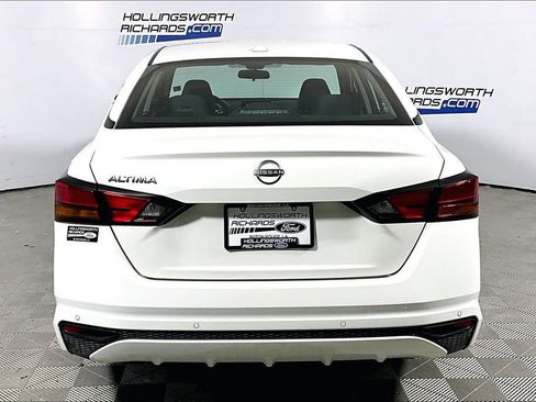Used 2025 Nissan Altima 2.5 SV FWD image 4