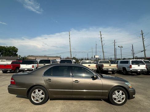 Used 2004 Lexus LS 430 w/ Premium Pkg RWD image 3