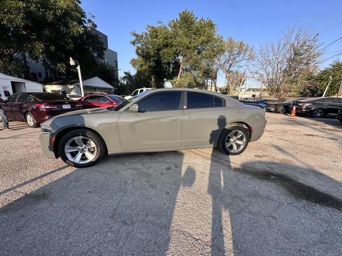 Used 2018 Dodge Charger SXT Plus RWD image 3