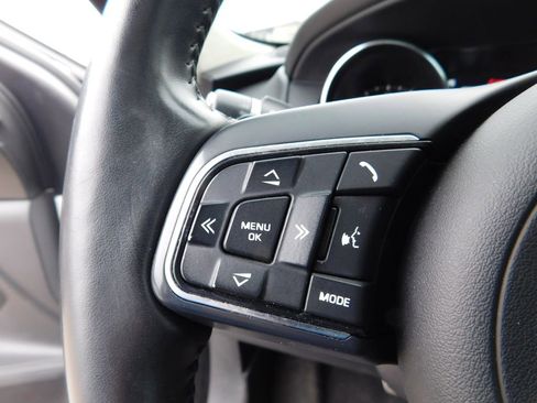 Used 2019 Jaguar F-PACE Premium image 22