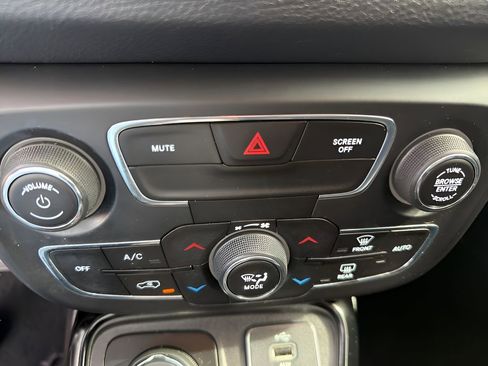 Used 2019 Jeep Compass Limited image 23