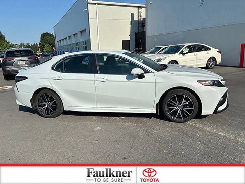 Certified 2024 Toyota Camry SE FWD image 5