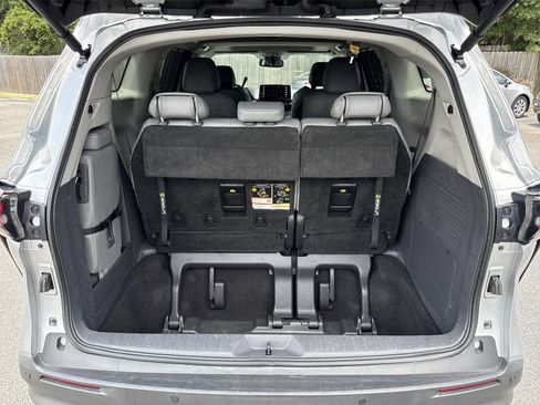 Used 2022 Toyota Sienna XLE image 33