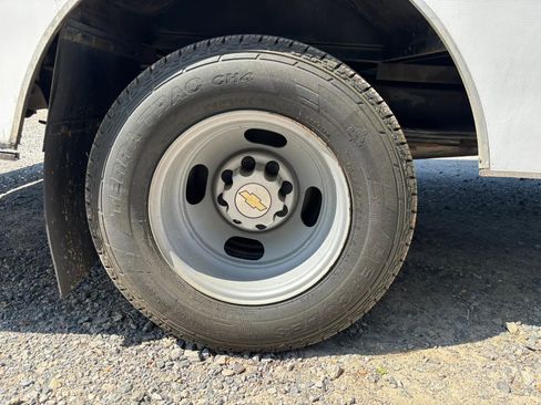 Used 2016 Chevrolet Express 3500 image 7