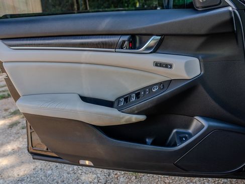 Used 2018 Honda Accord Touring image 26