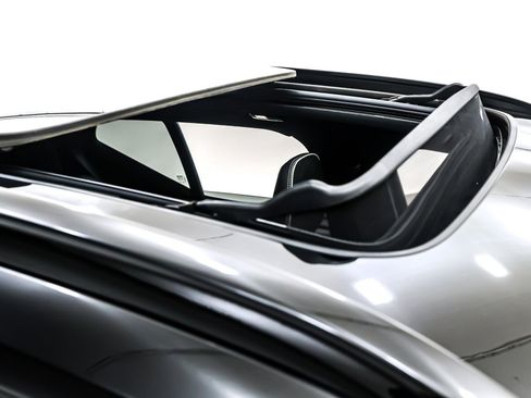 Used 2024 Volvo XC40 Recharge Ultimate image 21