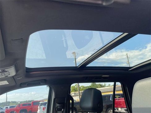 Used 2021 Chevrolet Tahoe Z71 w/ Z71 Off-Road Package image 17