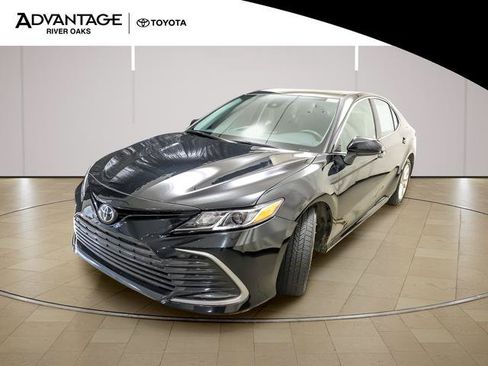 Used 2024 Toyota Camry LE FWD image 4