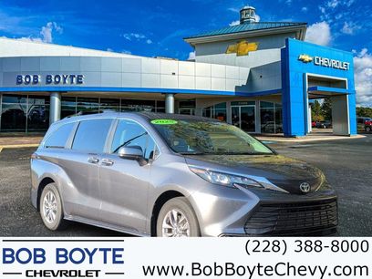 Used 2025 Toyota Sienna LE w/ LE Plus Package