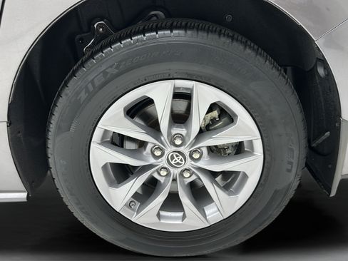 Used 2022 Toyota Sienna LE FWD image 9