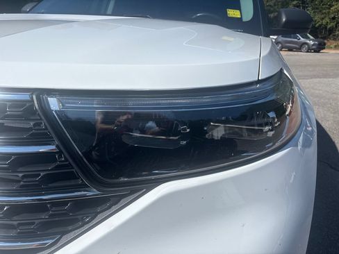 Used 2021 Ford Explorer XLT AWD/4WD image 9
