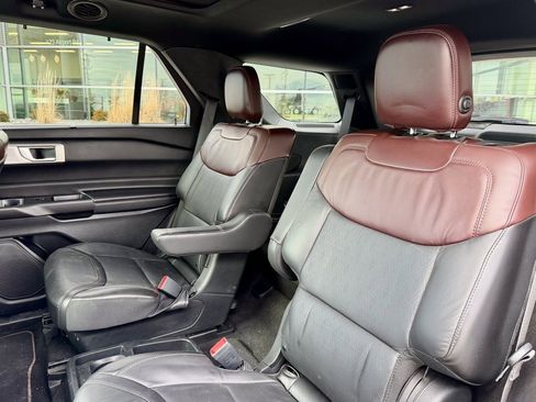 Used 2020 Ford Explorer Platinum w/ Premium Technology Package image 13