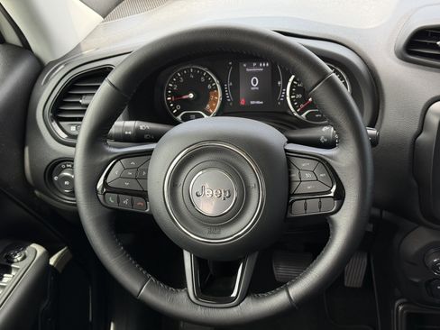 Used 2019 Jeep Renegade Altitude w/ Quick Order Package 2XM FWD image 22