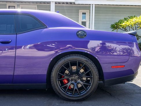 Used 2016 Dodge Challenger SRT Hellcat RWD image 5