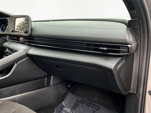 Certified 2025 Hyundai Elantra Sport image 17