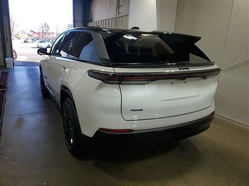 Used 2024 Jeep Wagoneer Launch Edition image 4