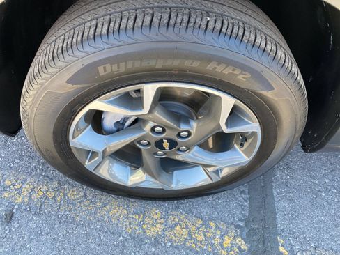 Used 2025 Chevrolet Trax LT FWD image 29