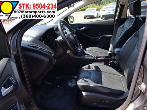 Used 2015 Ford Focus SE w/ Equipment Group 201A FWD image 13
