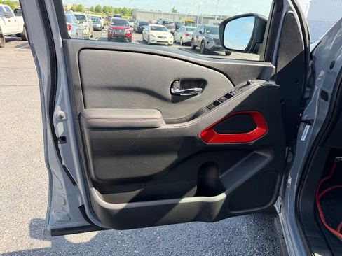 Used 2024 Nissan Frontier Pro-X RWD image 13