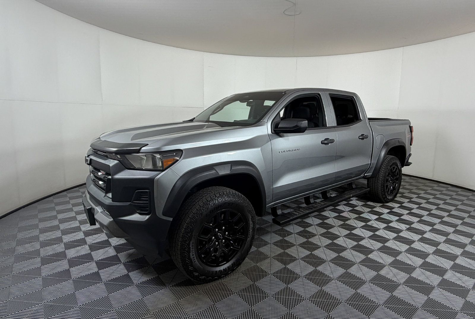 Used 2024 Chevrolet Colorado Trail Boss w/ Advanced Trailering Package AWD/4WD image 2