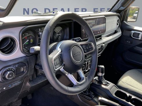 Used 2025 Jeep Wrangler Sahara AWD/4WD image 16