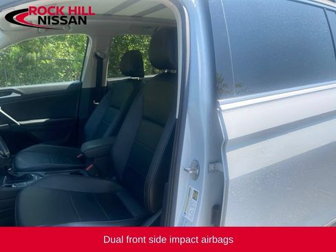 Used 2018 Volkswagen Tiguan SE w/ Panoramic Sunroof Package AWD/4WD image 12