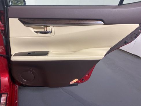 Used 2016 Lexus ES 350 w/ Luxury Package w/Wood Trim image 30