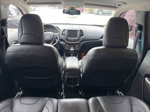 Used 2018 Jeep Cherokee Limited FWD image 11
