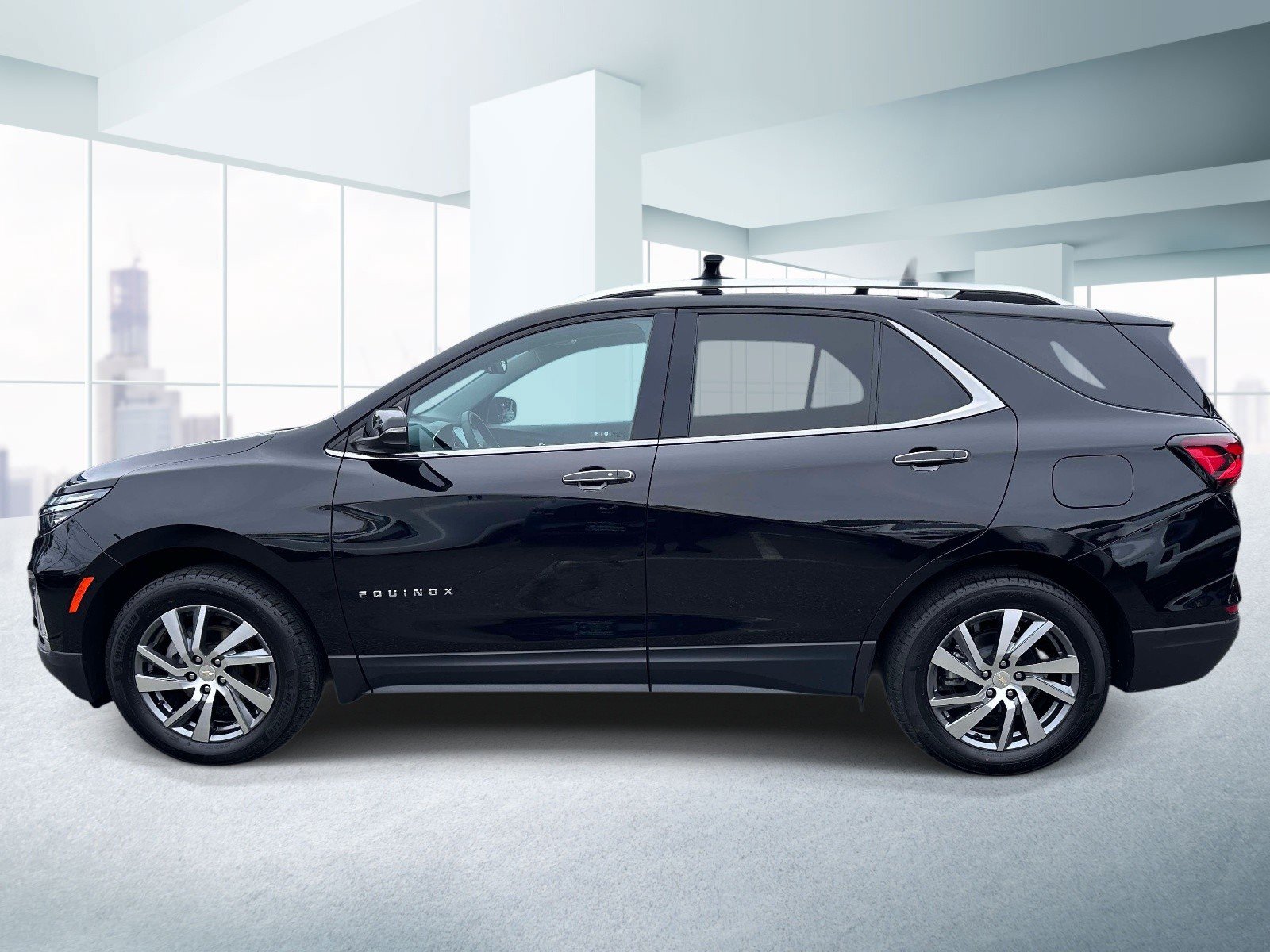 Used 2023 Chevrolet Equinox Premier AWD/4WD image 2