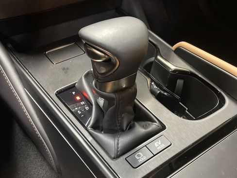 Used 2025 Lexus ES 300h w/ Premium Package image 26