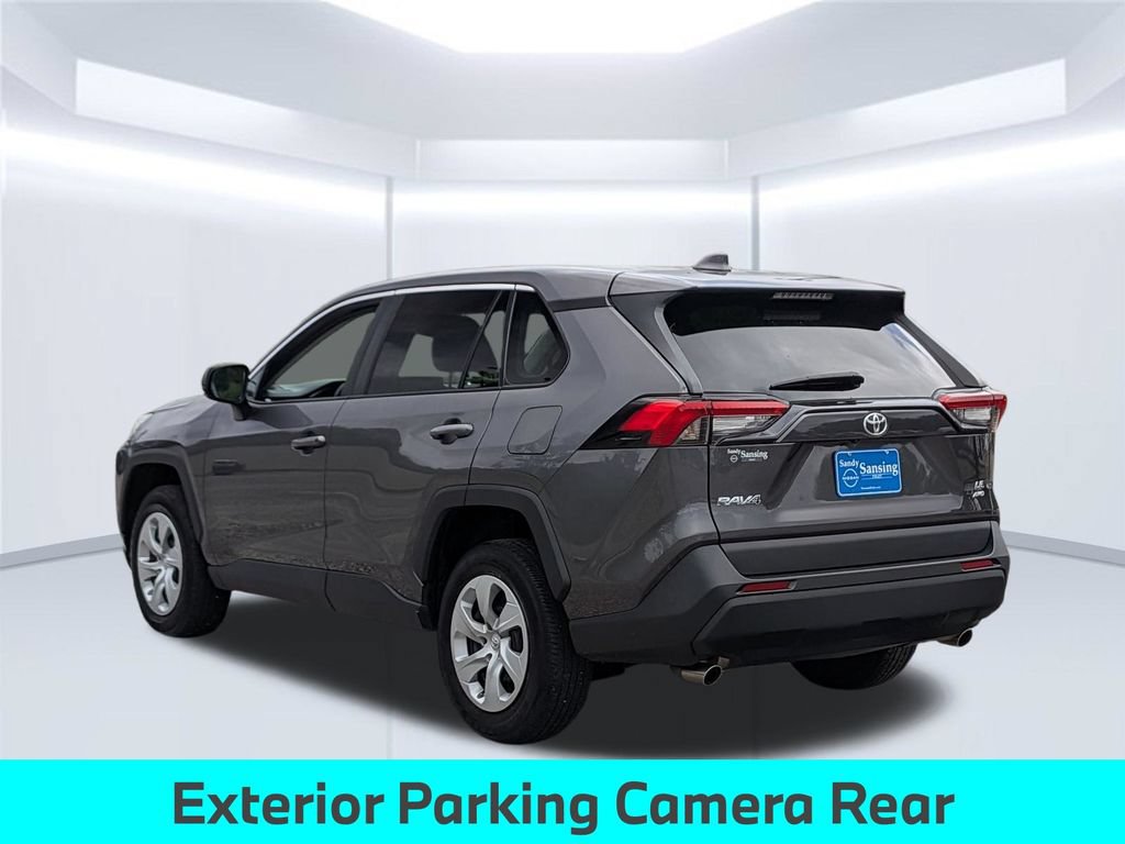 Used 2023 Toyota RAV4 LE AWD/4WD image 4