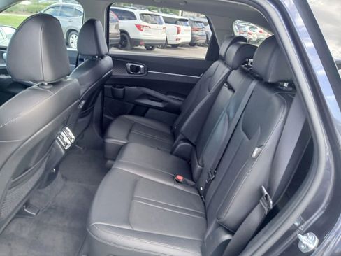 Used 2025 Kia Sorento S w/ Panoramic Sunroof Package FWD image 13