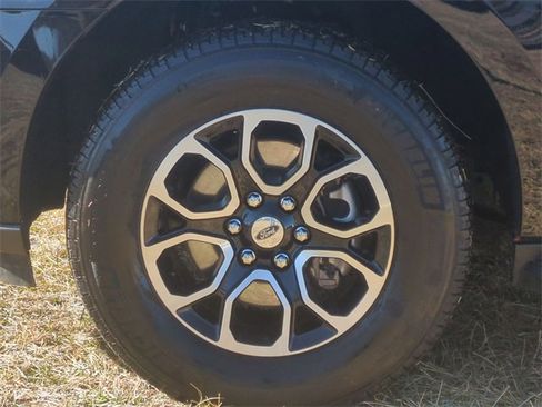 Used 2024 Ford Expedition XLT image 17