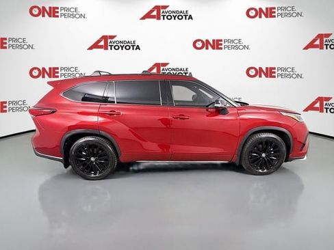 Used 2023 Toyota Highlander XSE FWD image 8