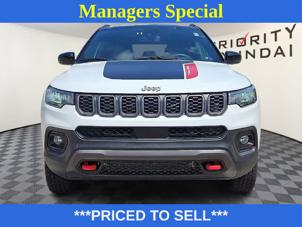Used 2025 Jeep Compass Trailhawk AWD/4WD image 2