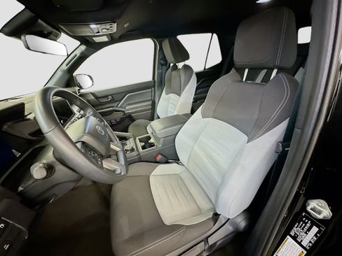 Used 2025 Toyota 4Runner TRD Off-Road image 13