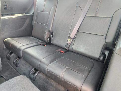 Used 2022 Chevrolet Traverse RS FWD image 32