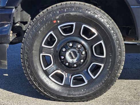 Used 2022 Ford F350 Platinum w/ FX4 Off-Road Package image 9