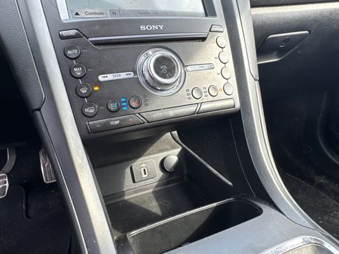 Used 2018 Ford Fusion Energi Titanium FWD image 31