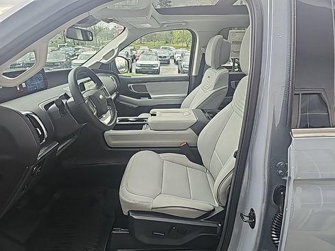 New 2026 Ford Expedition Platinum AWD/4WD image 9