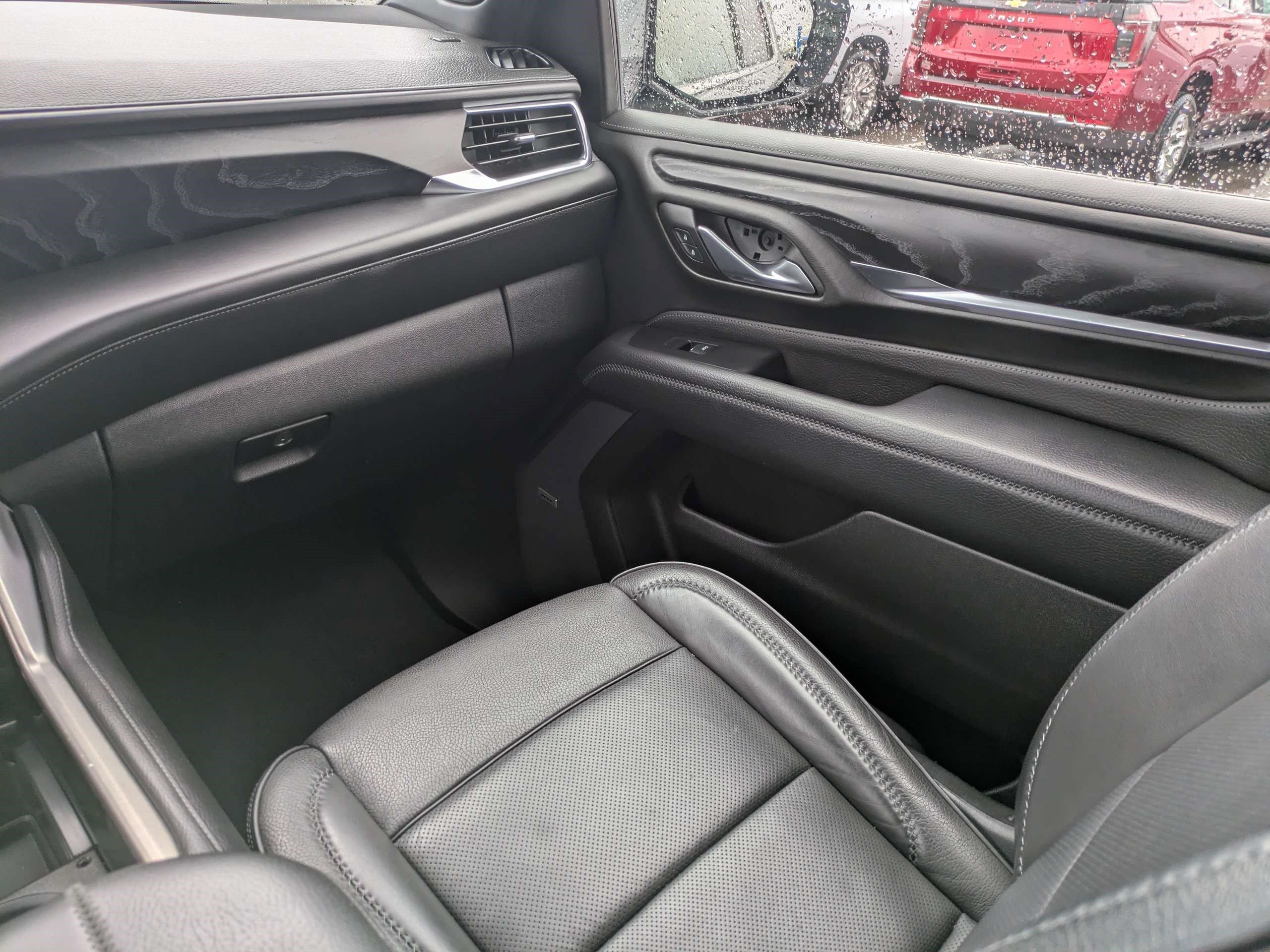 Used 2024 GMC Yukon Denali RWD image 18