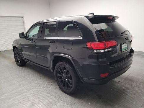 Used 2017 Jeep Grand Cherokee Altitude RWD image 5