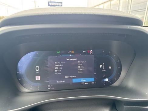 Certified 2025 Volvo XC40 B5 Plus image 17