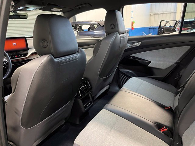 Used 2023 Volkswagen ID.4 Pro AWD/4WD image 19