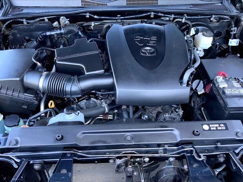 Used 2019 Toyota Tacoma SR5 AWD/4WD image 27