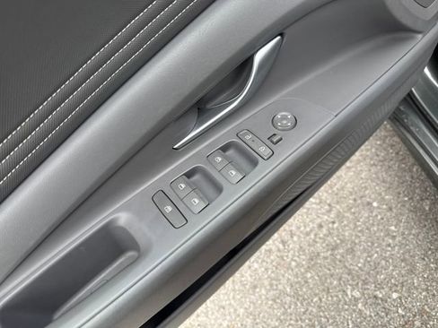 Used 2024 Hyundai Elantra SEL w/ Convenience Package image 10