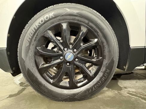 Used 2021 Chevrolet Equinox LT image 36